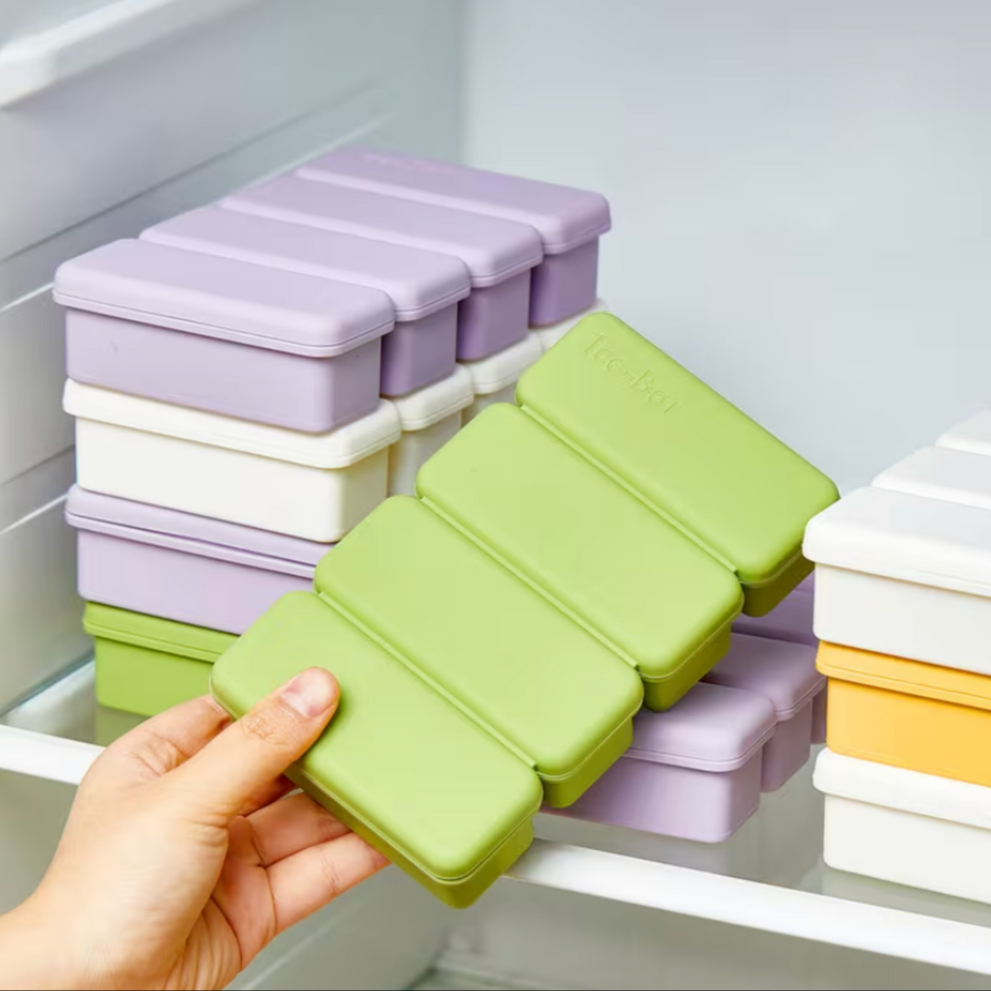 4-Compartment Silicone Ice-Bar Tray with Lid